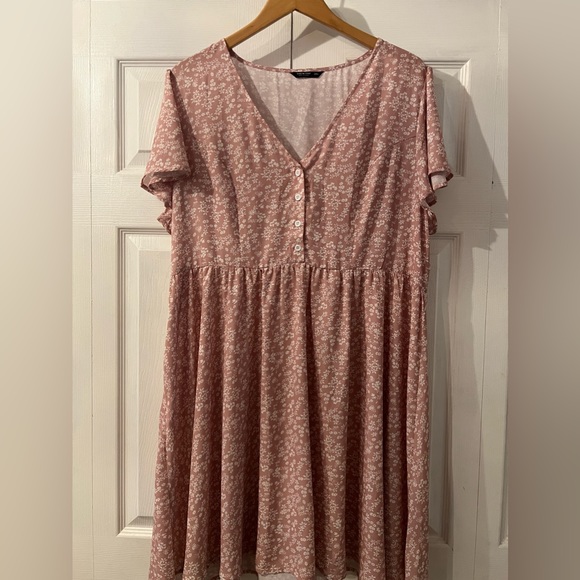 4-Piece Shein Curve Dressy - Picture 3 of 4